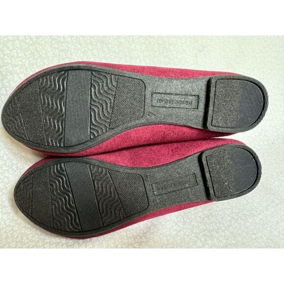 SO Women’s Size 7 Seadragon Burgandy Flats - Picture 9 of 10
